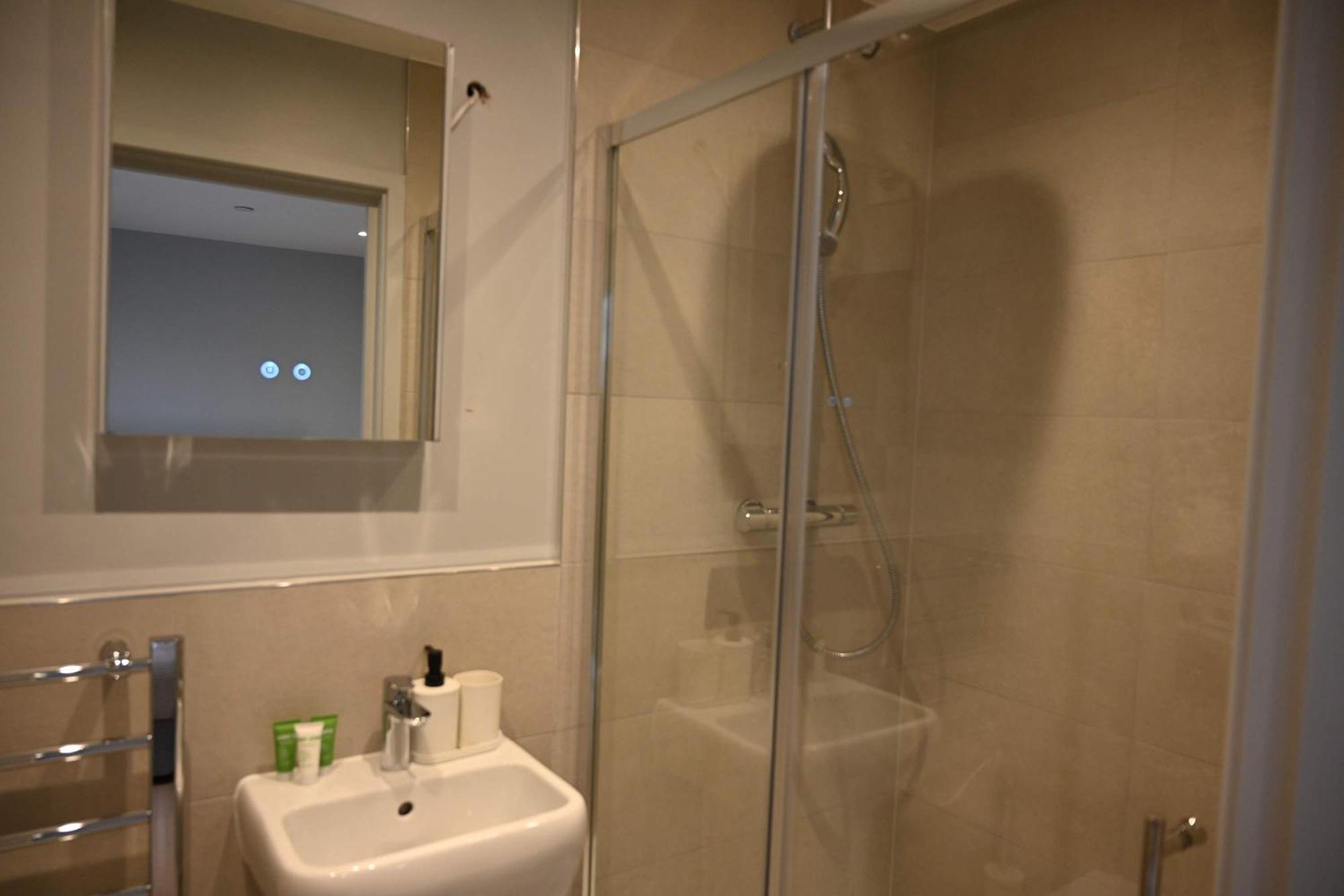Elegant 2-bed In The Heart Of Appartamento Londra